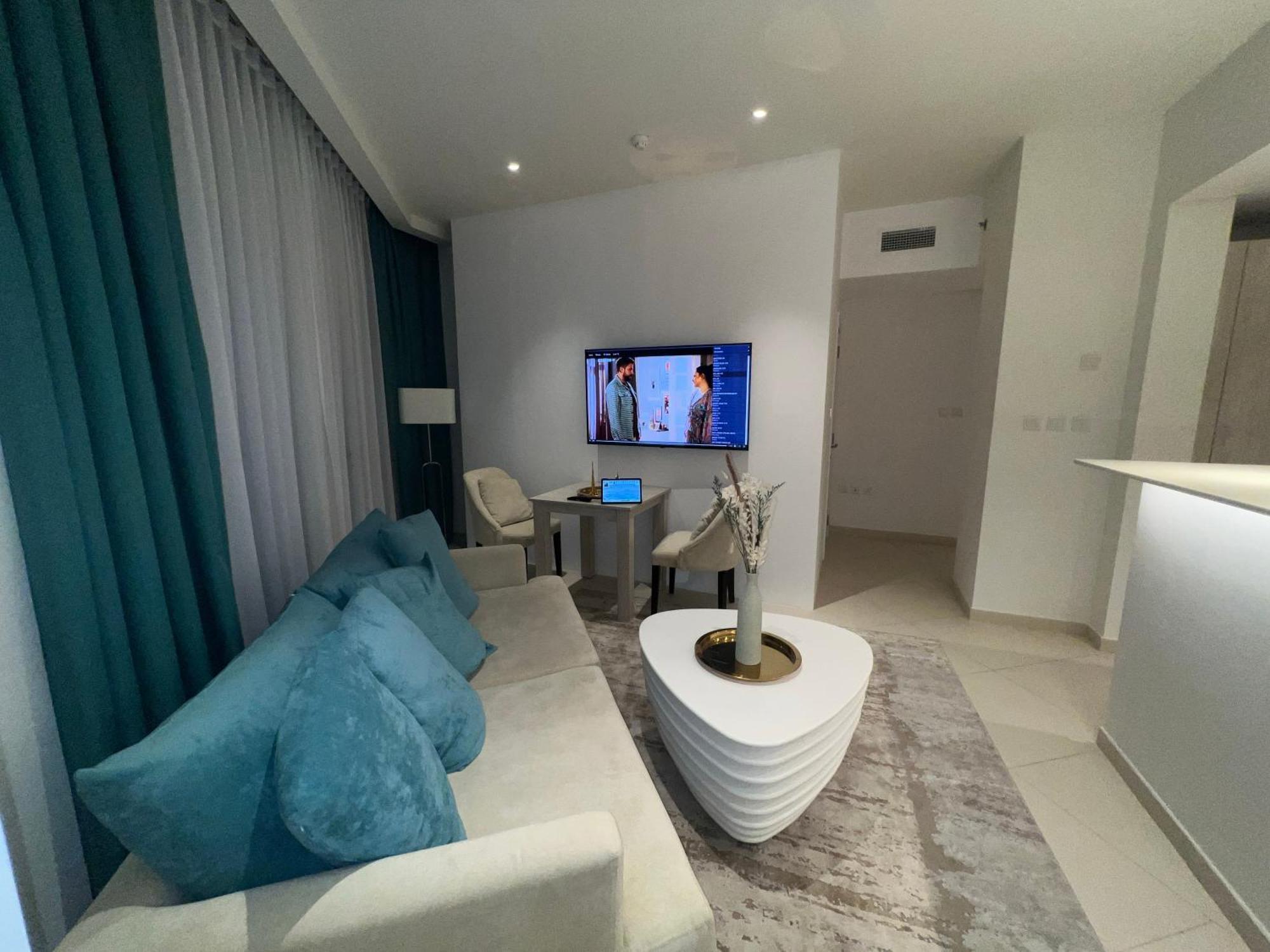 Sevenpalm 2br Seaview Rooftoppool Privbeach Apartment Dubai